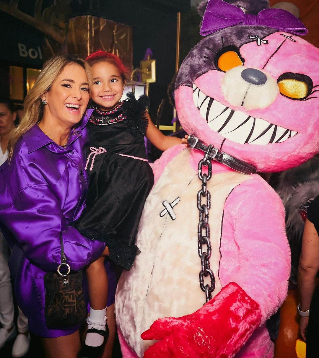 Tic iPinheiroのインスタグラム：「Halloween 🎃👻  Manu ficou assustada, brincou, teve medo, deu risada, foram muitas emoções... Obrigada @marianafrancojunqueira pelo convite 👻🎃」