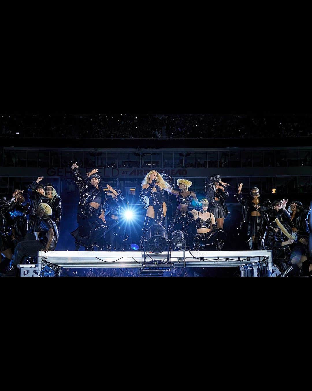 ビヨンセさんのインスタグラム写真 - (ビヨンセInstagram)「Felt great to design and wear the final IVY PARK drop (with adidas👀💃🏾🕺🏾🪩) on the final show of the RENAISSANCE WORLD TOUR. The Blackout. IVY PARK NOIR dropping Oct 12」10月6日 5時28分 - beyonce