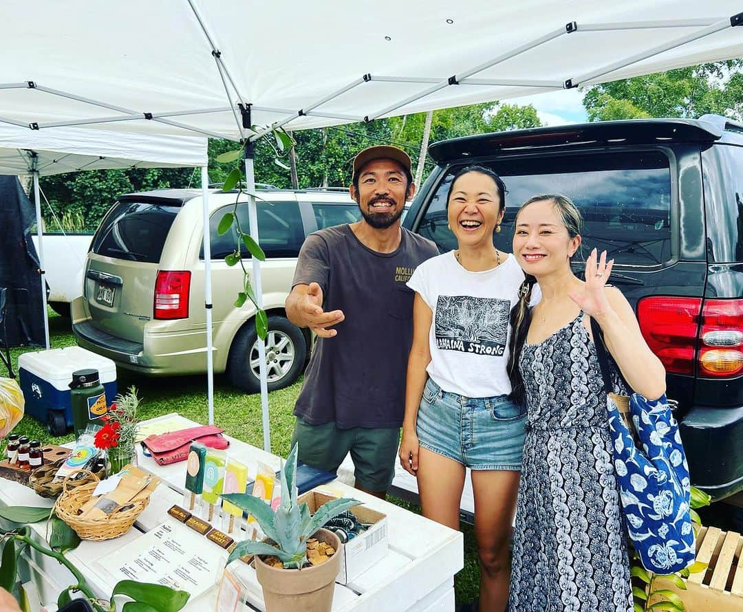 レイチェル・チャンのインスタグラム：「Kaua’i popsicle 🌺   Kaua’iのLihue空港で双子の姉と間違われましたが、なんとHanalei BayのWaipa Farmer Marketでも姉を知る方と偶然お会いしました！シンクロ続きのハワイ旅🌺  エイブラハムはシンクロは普通のことで、日常的に起こるものだと言いますが、ユニバースの粋な計らいはとても楽しい体験です✨  #waipafarmersmarket  #kauai #tastingkauai  #hawaii  #カウアイ #エイブラハム #エイブラハムクルーズ #エイブラハムの教え  #引き寄せ #引き寄せの法則  #レイチェルチャンネル」