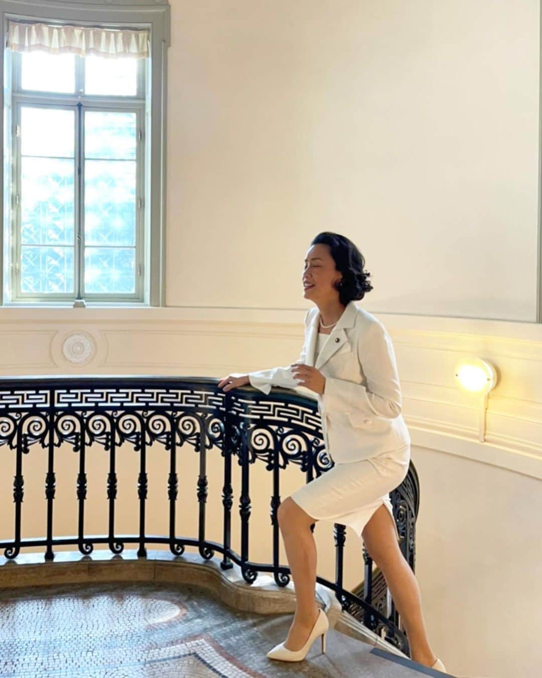 渡辺真起子さんのインスタグラム写真 - (渡辺真起子Instagram)「劇場版 TOKYO MER～走る緊急救命室～  オフショットをあげるの忘れてましたー。  #白金大臣  #白金内閣官房長官   #劇場版 TOKYO MER ～走る緊急救命室～  笑笑」10月5日 20時42分 - watanabe_makiko