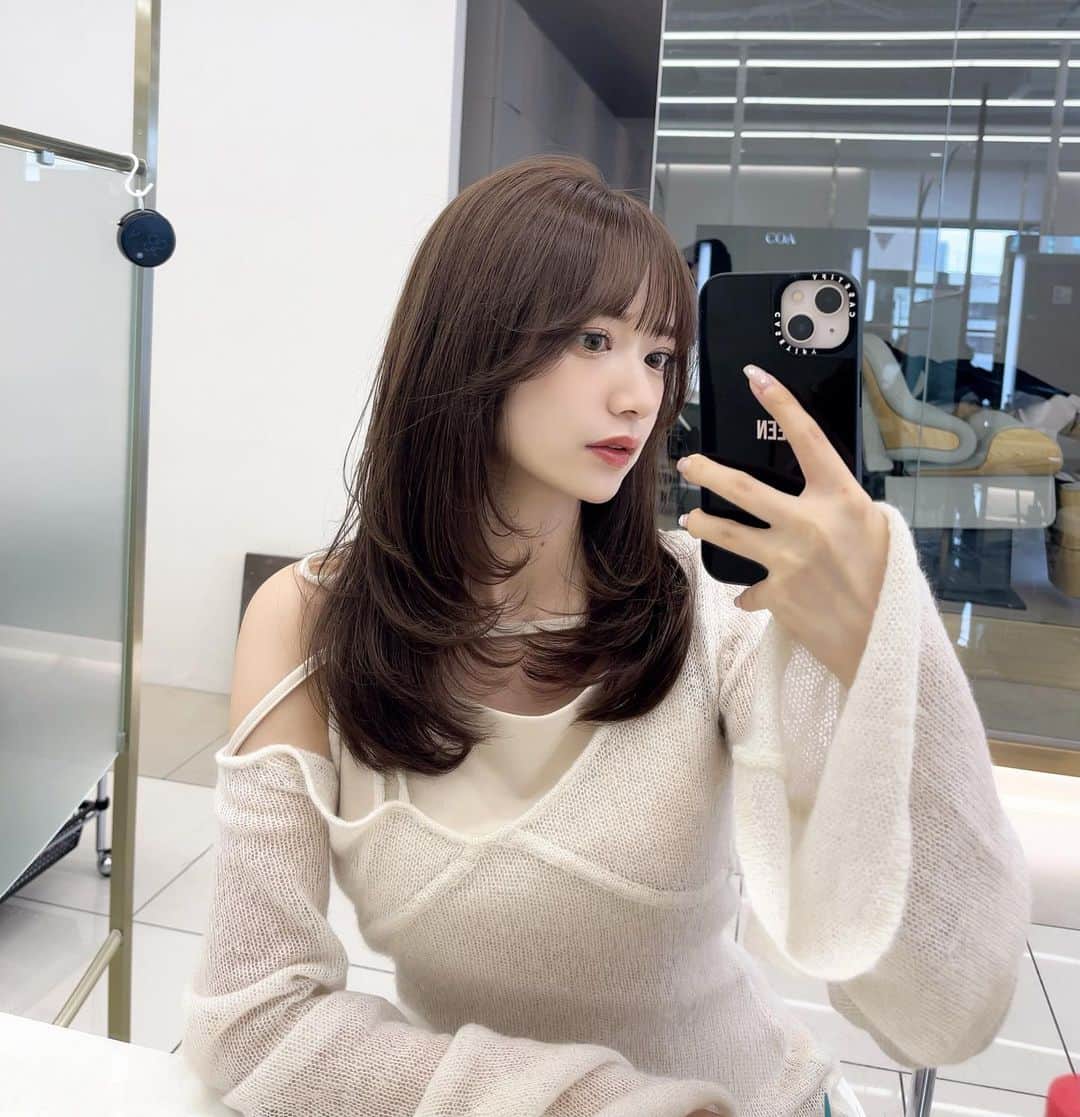 桑島 夢さんのインスタグラム写真 - (桑島 夢Instagram)「. 　@_nonsugaaar_ さんカラー🩶 レイヤーもぷつっと前髪もお気に入り🐶ワンカールで盛れる、何もしなくても可愛い♡  お洋服は　@andmary_official ですん🎀  #ヘアスタイル#ヘアカラー#coa#銀座サロン#andmary」10月5日 20時43分 - yumepi23