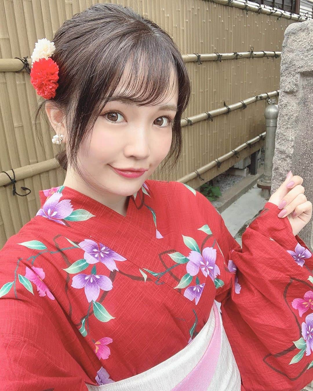 浅井麻里のインスタグラム：「💫アプリ💫 ⁡ 最近周りの友達の間で話題になってて、 興味あったアプリ〝ゴージャス〟始めてみた♬ @thegorgeous.jp ⁡ 審査制だから男女共にハイスペばっかりってところが すごいっ✨😳 毎日おすすめを選出してもらえるから気軽にチェックできるし、 顔写真を隠して登録することもできるから安心して使えるよ✨ ⁡ 使い方もシンプルでカンタンだよー♬😊 興味ある人はやってみてね💓 ⁡ ⁡ #PR #ゴージャス #マッチングアプリ #恋活 #婚活 #婚活アプリ #アプリ #浴衣 #浴衣女子 #トレンド」