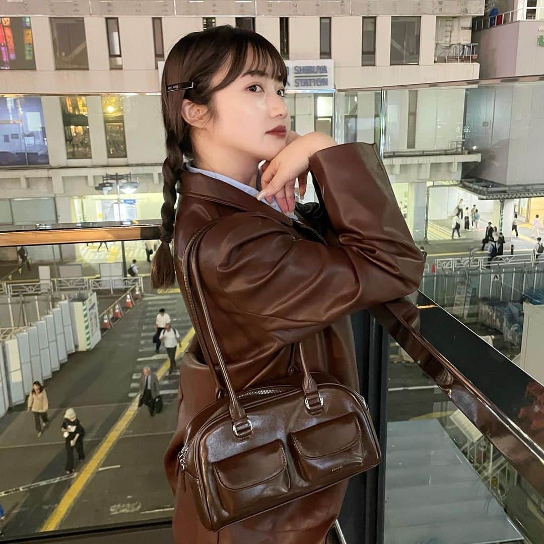 河﨑莉奈のインスタグラム：「秋が1番好き🤎🍂  夜はもう涼しいね🐻」