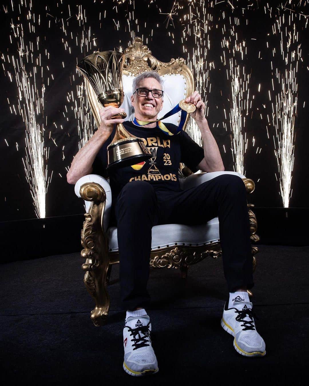 のインスタグラム：「Happy #WorldTeachersDay to all the coaches out there 🧑‍🏫 ❤️」