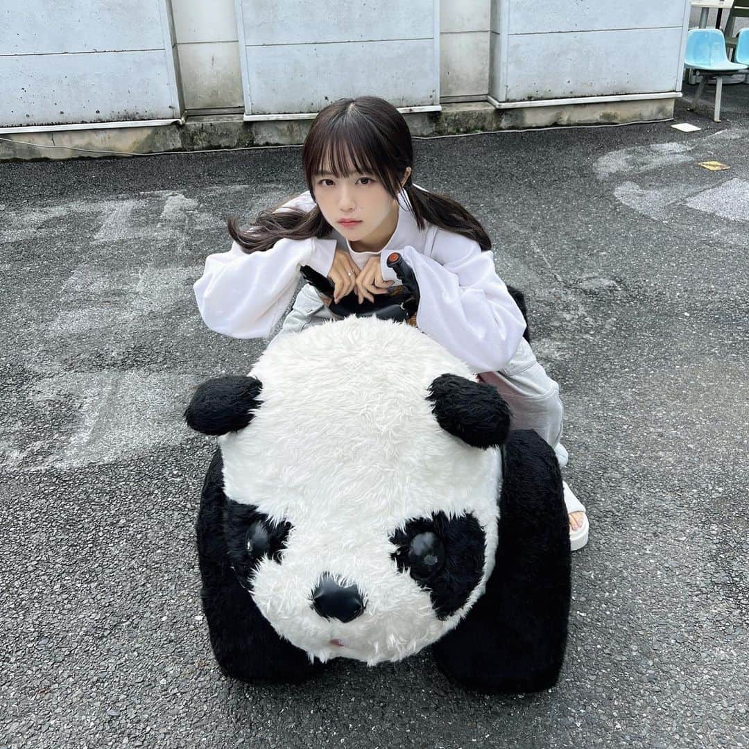 なえなののインスタグラム：「ようやくスウェットでお出かけできる気温だね🐼」