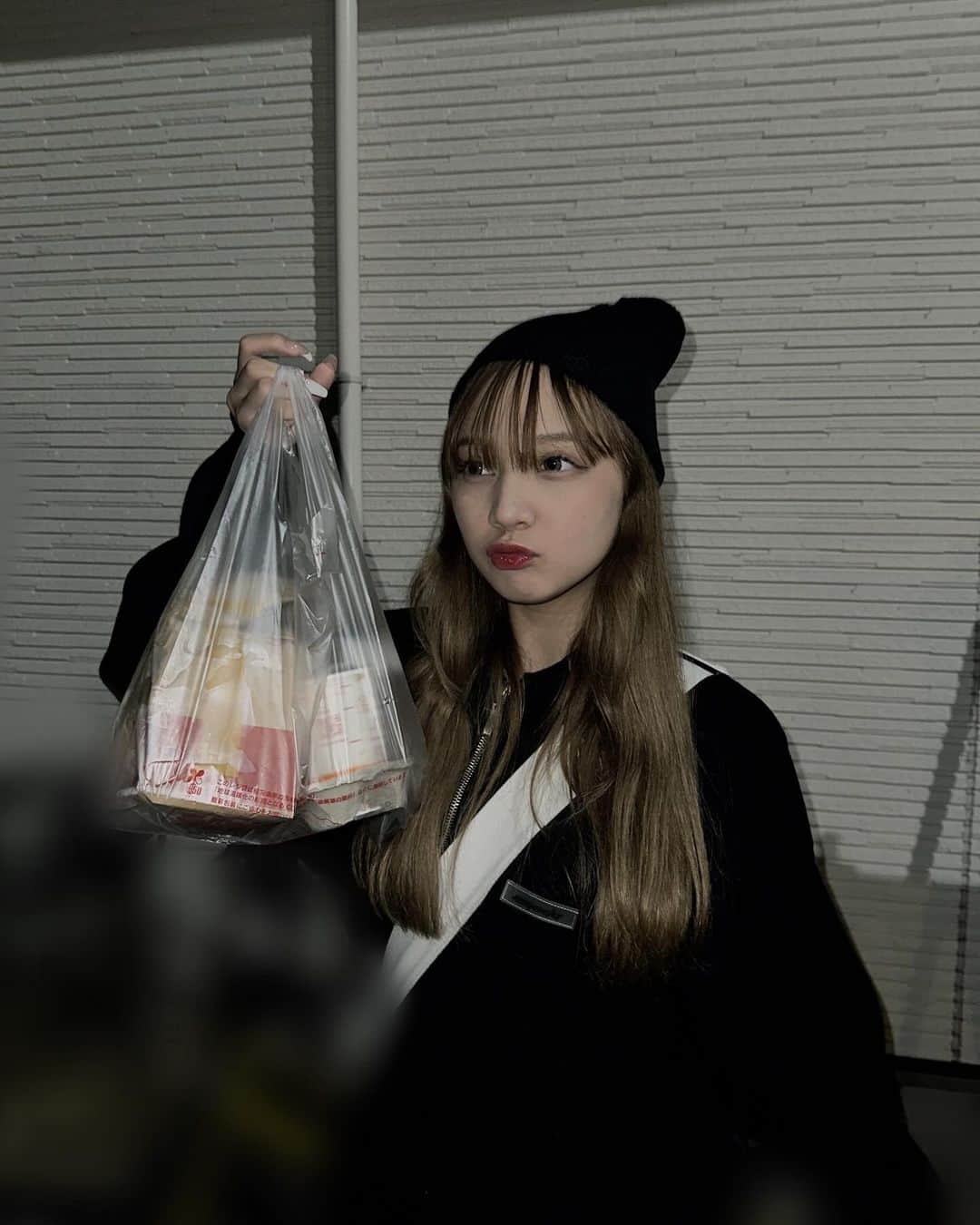 のインスタグラム：「. 一緒にマック食べるーー？  最近涼しくて秋感じとるさいこうーーー   #今日好き   #夏休み編2023   #06  #jk  #sjk   #吉田羽花   #emoda」