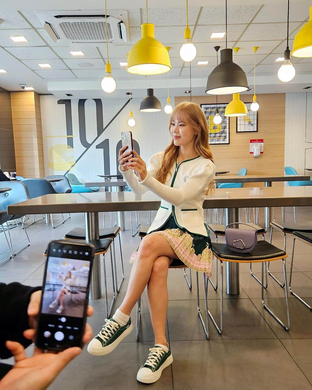 キム・ヨンジさんのインスタグラム写真 - (キム・ヨンジInstagram)「#🍔 #👗📸💕」10月5日 20時46分 - rorakim0927