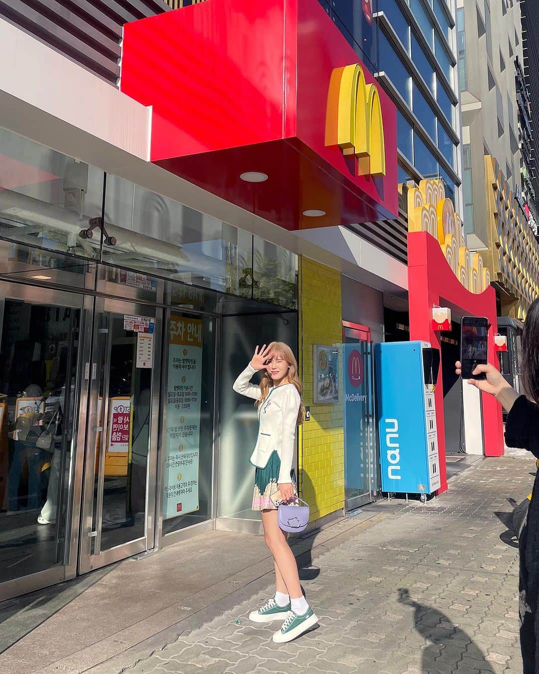 キム・ヨンジさんのインスタグラム写真 - (キム・ヨンジInstagram)「#🍔 #👗📸💕」10月5日 20時46分 - rorakim0927