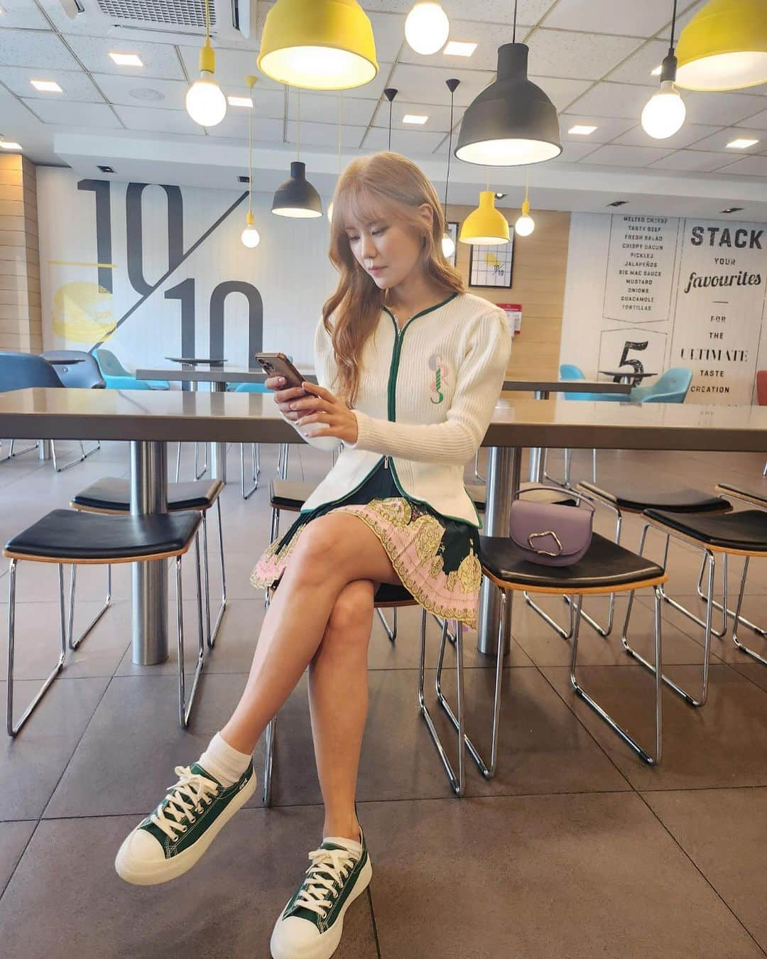 キム・ヨンジさんのインスタグラム写真 - (キム・ヨンジInstagram)「#🍔 #👗📸💕」10月5日 20時46分 - rorakim0927