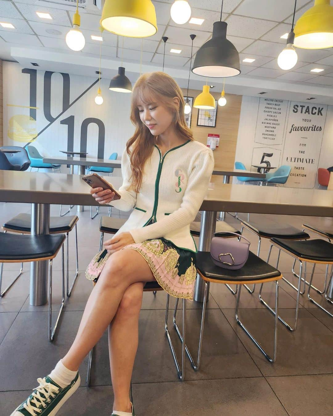 キム・ヨンジさんのインスタグラム写真 - (キム・ヨンジInstagram)「#🍔 #👗📸💕」10月5日 20時46分 - rorakim0927