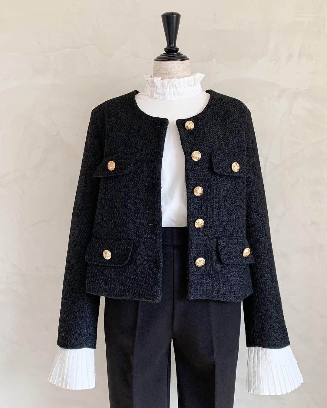 Y's Stellaのインスタグラム：「. @ys_stella_shop  🖤Tweed jacket やっぱり可愛いツイードジャケット 真冬までの羽織ものとして大活躍 ゆるっとカジュアルな日もツイードジャケットを羽織るだけでコーデが決まるのでとってもオススメです🤍  #ツイード#ツイードジャケット#ジャケット#コート#秋冬#秋冬ファッション」