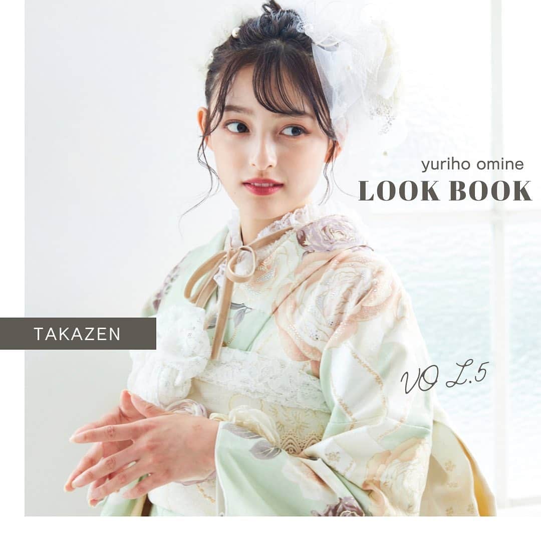 TAKAZENのインスタグラム：「【 2023 NEW LOOK vo.5 】  大峰ユリホちゃんご着用の TAKAZENオリジナルのミントグリーンなヘップバーンのお振袖です🎀🌙  珍しいカラーなので被りたくない子におすすめ！！！半襟のリボンで可愛さをプラス🎀⤴︎  @lespros_yuriho   ご来店のご予約DMからでも🆗です！  ・－・－・－・－・－・－・－・－・－・ TAKAZEN梅田本店  #takazen#タカゼン #furisodedoll #フリソデドール #成人式#卒業式 #振袖#袴 #前撮り#成人式前撮り #袴前撮り #ヘアアレンジ#ヘアメイク #ヘアセット #振袖レンタル断トツNO1 #成人式振袖断トツNO1 #振袖レンタル大阪 #大阪振袖レンタル #振袖レンタル #成人式ヘア #振袖ヘア #振袖ヘアアレンジ #振袖髪型 #振袖コーデ #ハタチ #卒業式ヘア  #大阪梅田振袖 #梅田振袖 #大峰ユリホ」