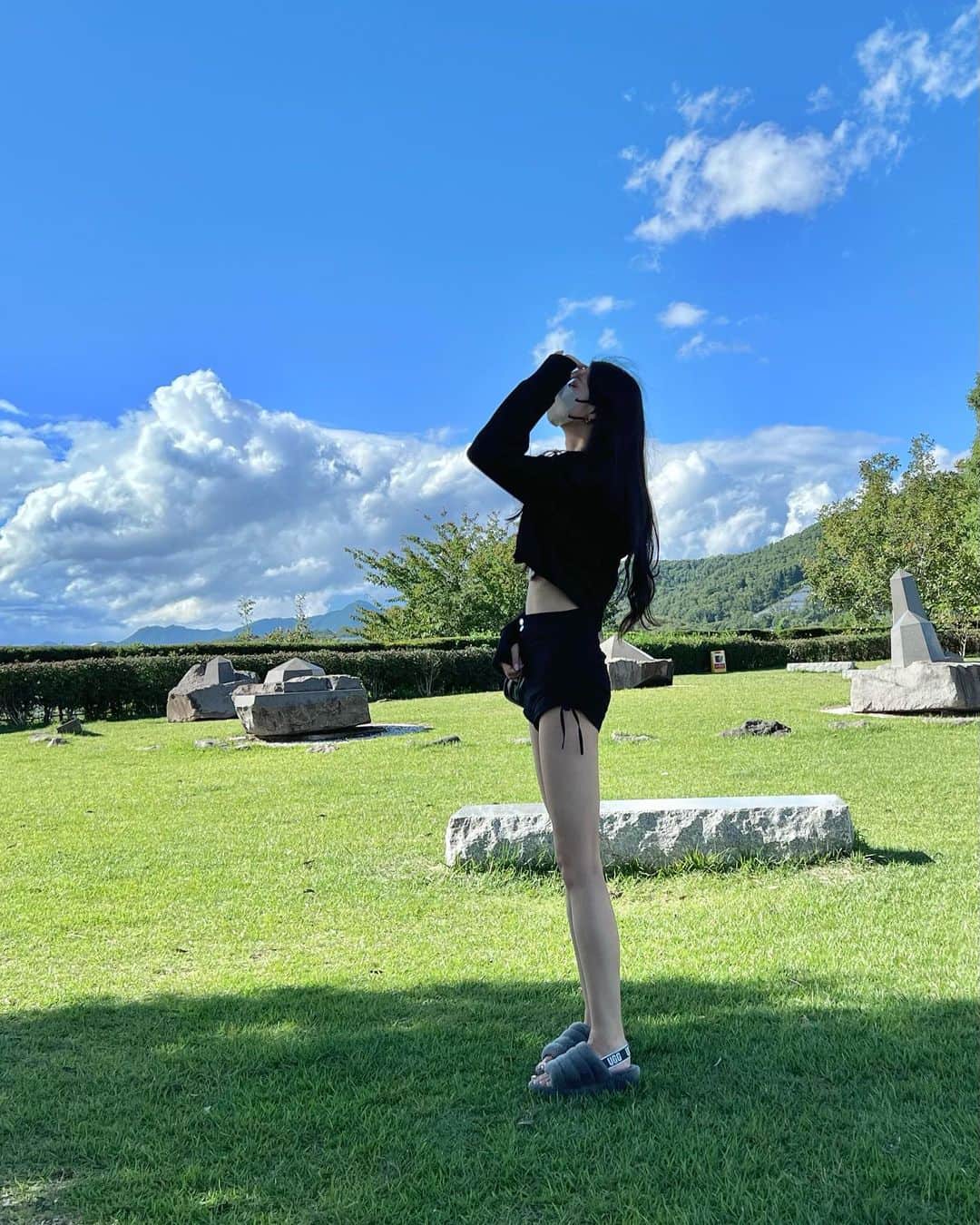 吉村花音のインスタグラム：「. いい天気☀️☀️ 全身SHEINで買ったの🤍🤍  #ootd #shein #shein購入品 #sheinコーデ」