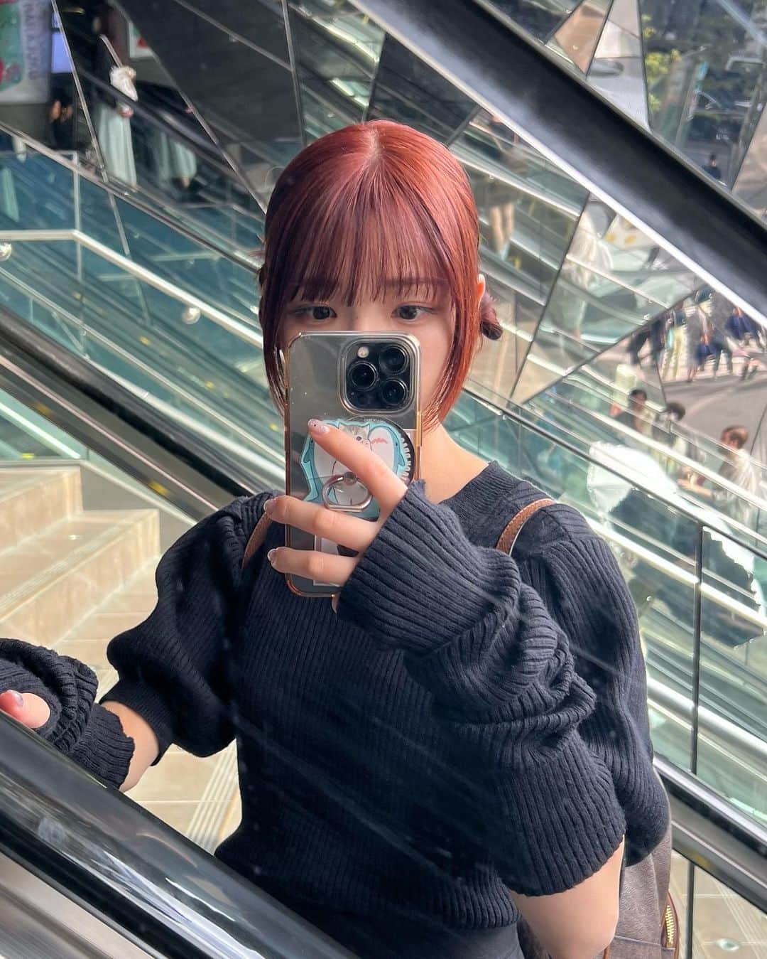 高橋彩音のインスタグラム：「髪色変えました！ほんのり赤にしたよう🍒 久しぶりに髪に色入れて楽しい！！」