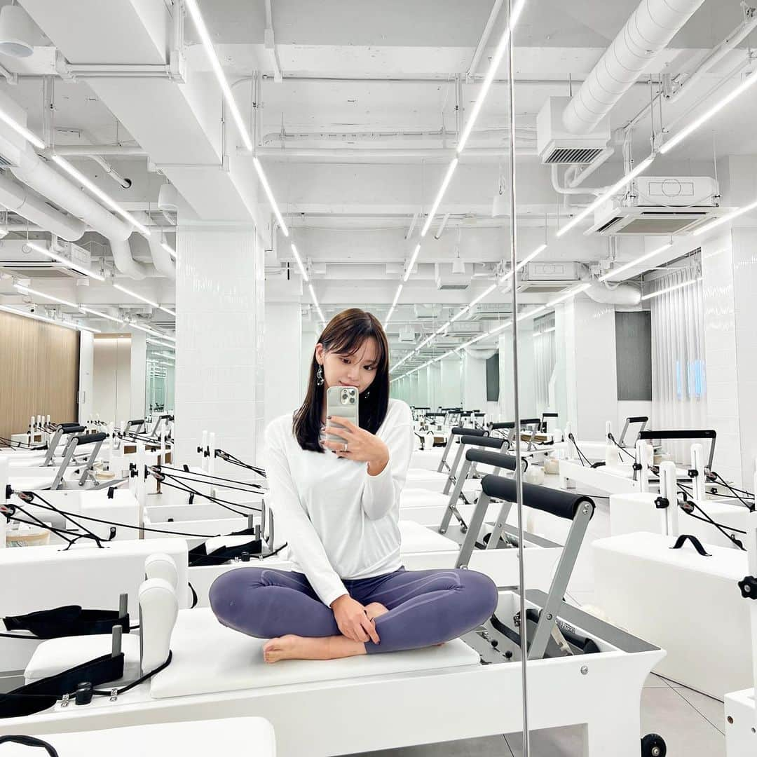 森山紗希のインスタグラム：「Pilates  置いてるもの全てがおしゃれな空間♡ @pilates_thesilk_official   外出が多く最近体作りを怠ってたので、 改めて自分磨き頑張ろうかな😌  #ピラティス  #pilates  #thesilk」