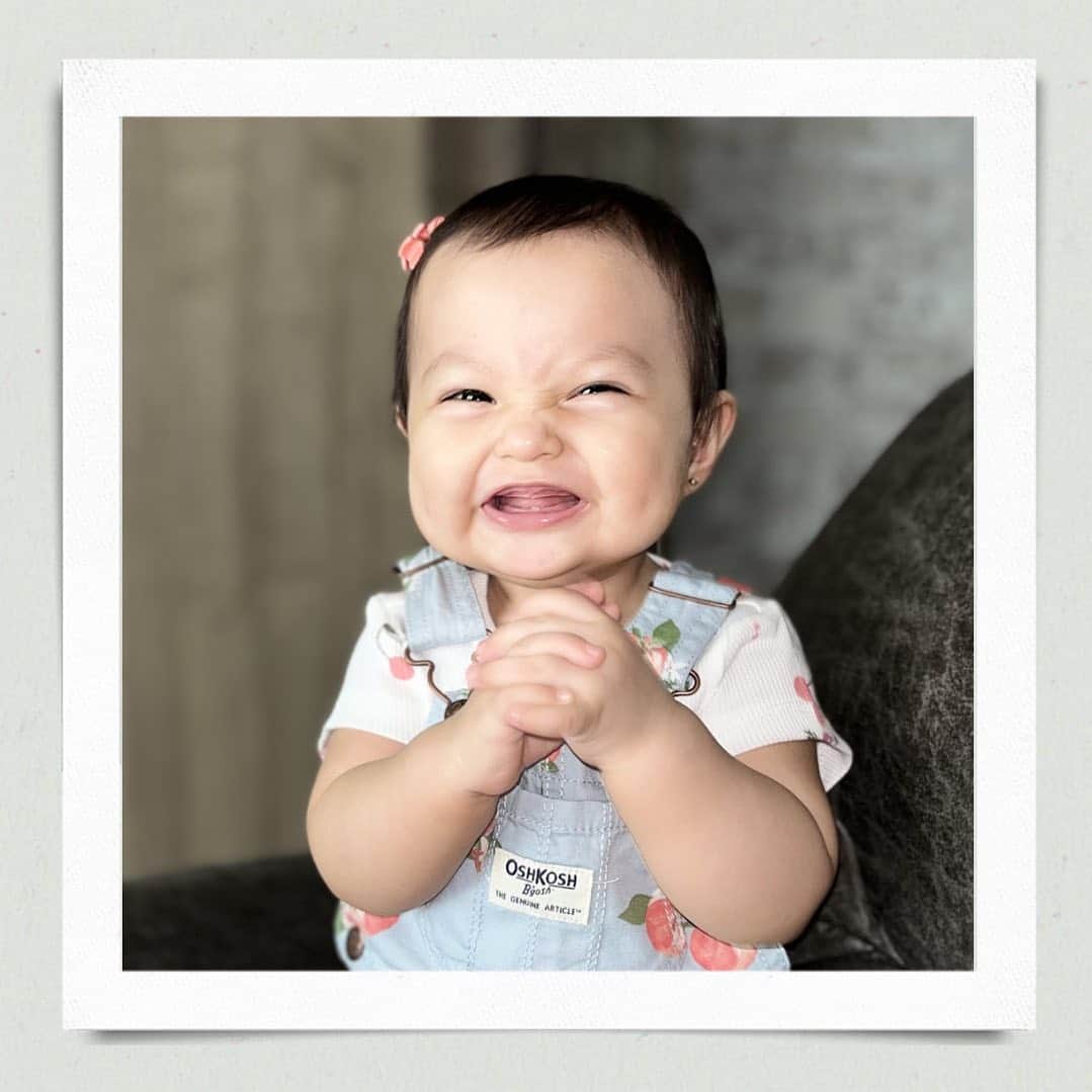 のインスタグラム：「🎉 Our September Baby of the Month is… Mia R. from Indianapolis, IN!  This happy little girl is always smiling—especially when people make funny gestures. “Miah” loves looking at colorful books and eating her favorite snack, strawberries. As for Mia’s favorite Carter’s outfit? “She loves her Carter’s dresses!”   Mia’s family will receive a $500 Carter’s gift card! Enter to win next month at CartersBabyContest.com.」