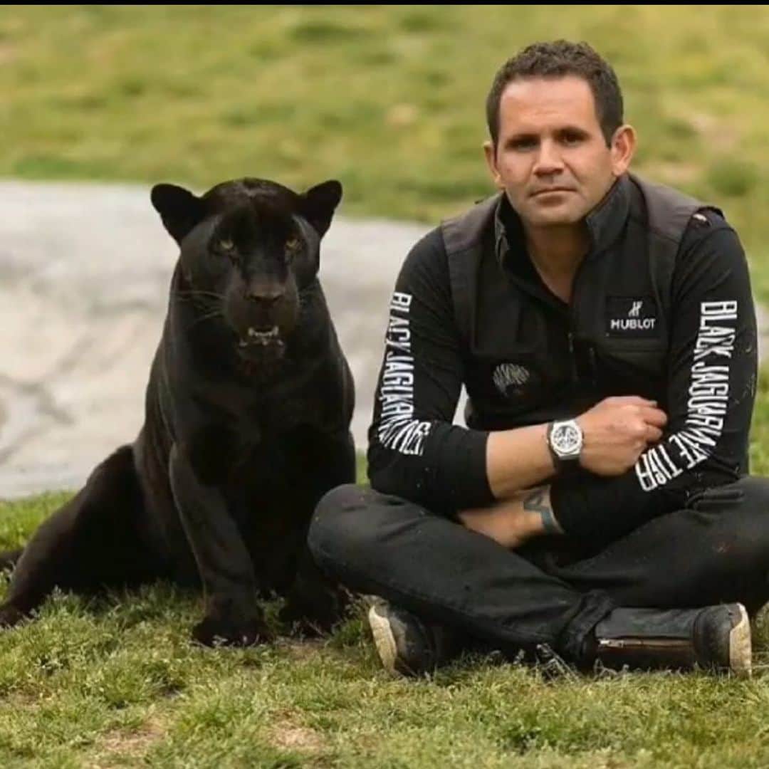 Black Jaguar-White Tiger のインスタグラム：「This is my favorite picture to post. Says everything. Happy Thursday, Beautiful Humans around the Planet…」