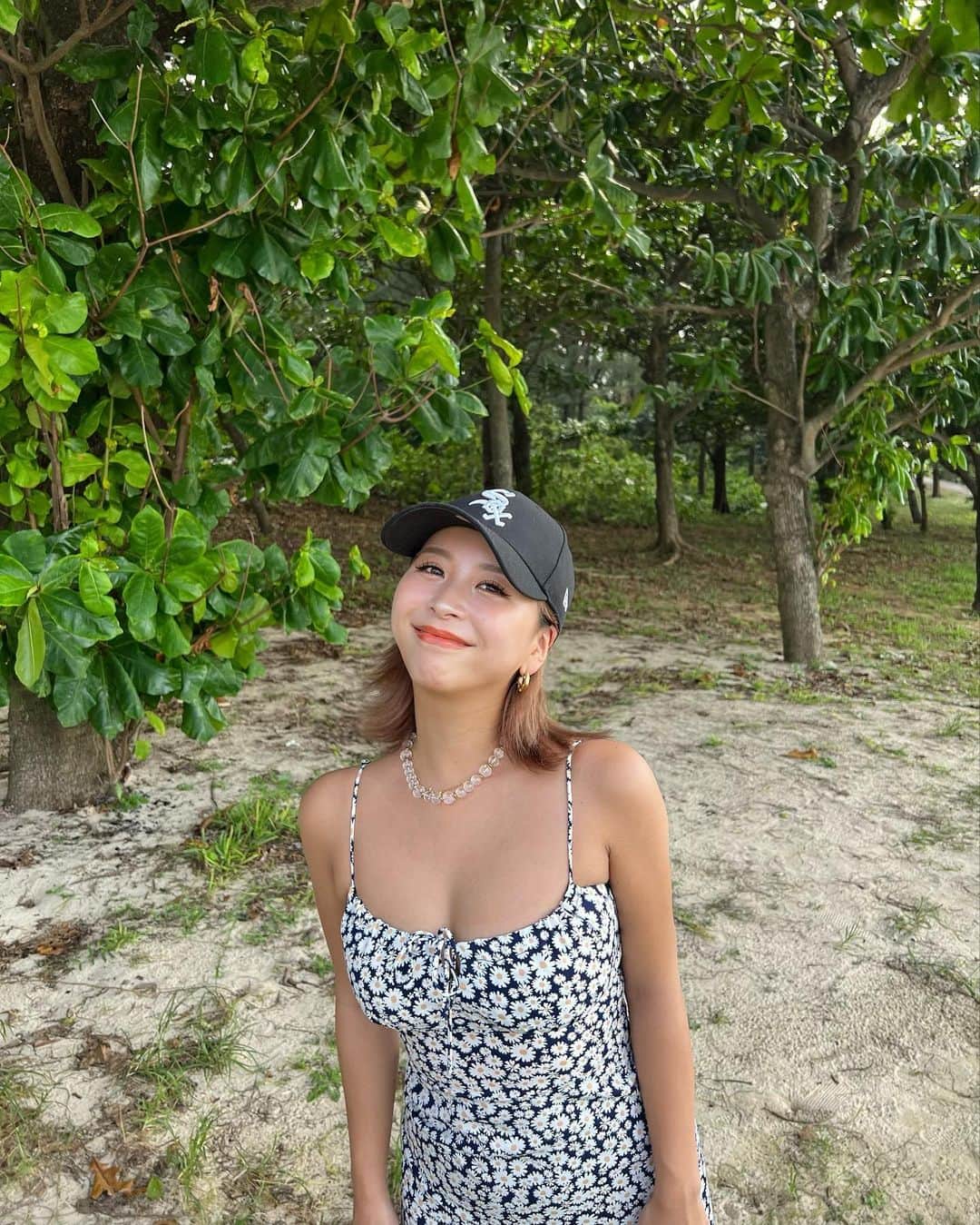 のインスタグラム：「_  徒歩圏内に海がある程幸せな事ないって🥹🌊🩵  今のところ一回も雨に当たらず、 毎日暑くて滝汗やし、 関西帰ったらほんまに寒いでって聞いて 帰るの怖くなってる、、笑  #nagisatrip」