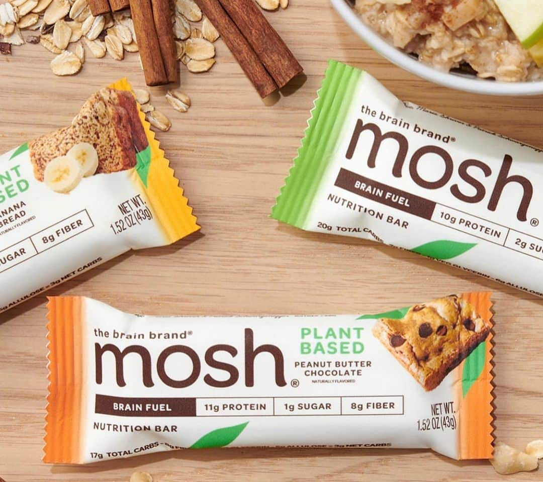 エマ・ヘミングさんのインスタグラム写真 - (エマ・ヘミングInstagram)「Throwback to @moshlife’s launch party of their new plant powered protein bar trio! I love what @patrickschwarzenegger and @mariashriver are doing within this space, putting brain healthy ingredients in a yummy snack while educating us about the importance of brain health. Also, every purchase funds @womensalzmovement. As I’m sure you know, Maria is a powerful Alzheimer’s and brain health advocate who I have been watching and learning from for some time now. I’m honored to call her a friend 💜 And I also loved my twinning moment with @katherineschwarzenegger 👯‍♀️」10月5日 21時34分 - emmahemingwillis