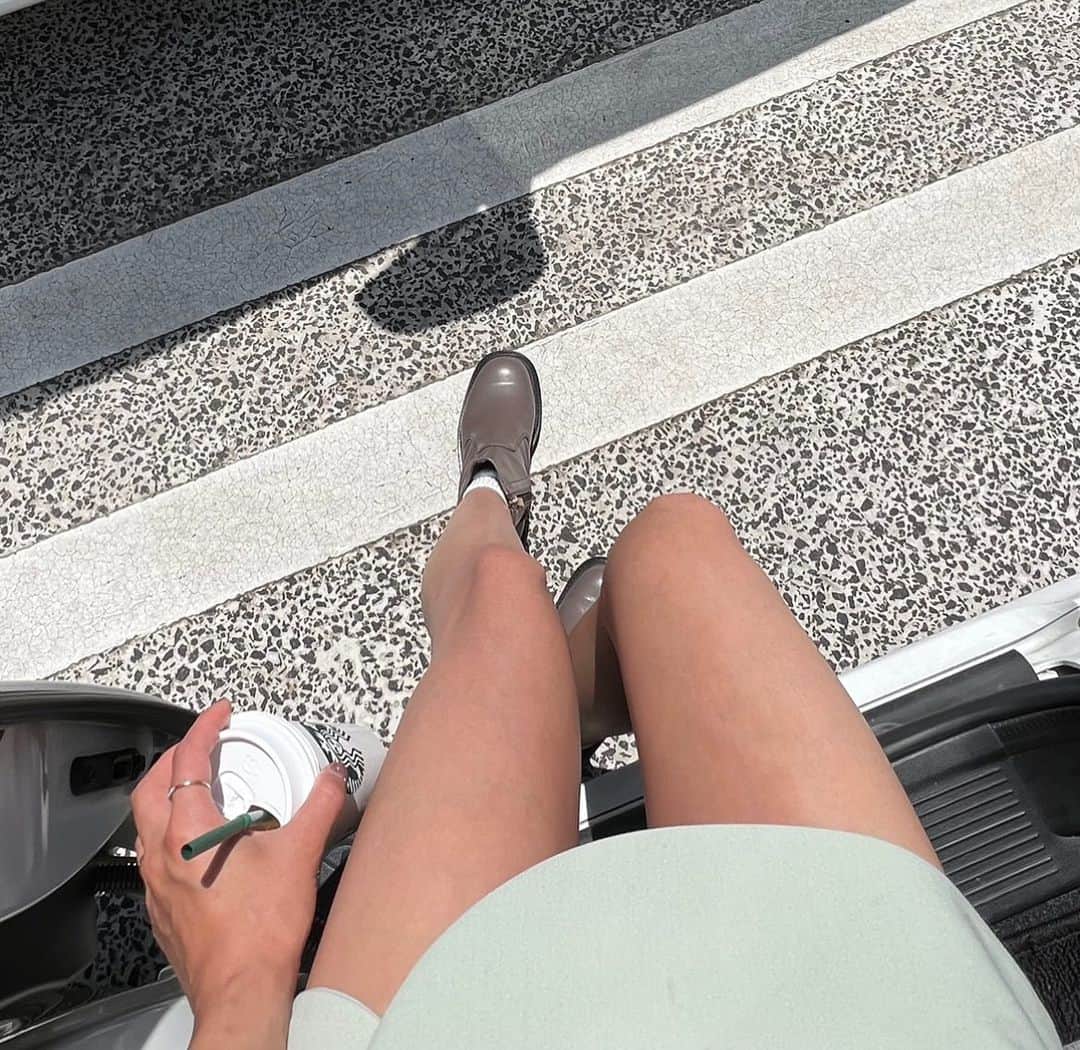 安田華乃のインスタグラム：「Autumn👢🍂  #スコート #zara #autumn」