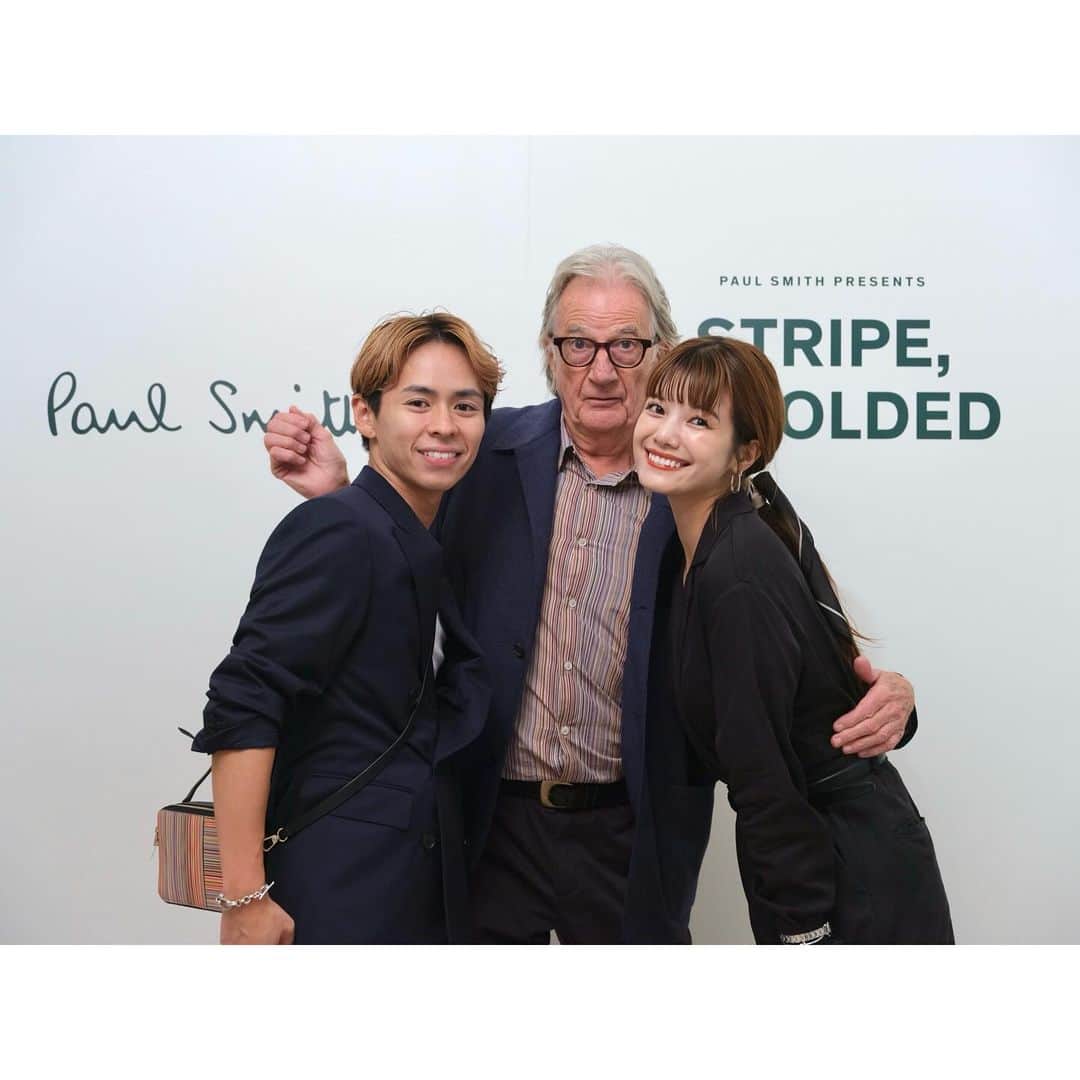 西谷菜々のインスタグラム：「. Paul♡ とってもきさくでチャーミングな方🌈 お会いできて嬉しすぎた🥹  #paulsmith #stripeunfolded」