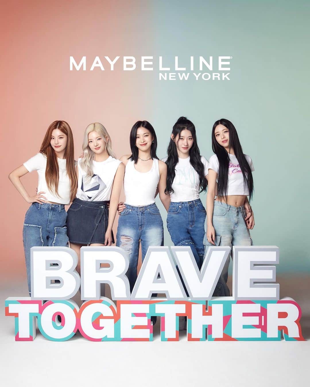 ITZYさんのインスタグラム写真 - (ITZYInstagram)「@itzy.all.in.us 🤝 Brave Together. #BraveTogether is Maybelline's global initiative for anxiety and depression, that offers the support tools to navigate what you're feeling in partnership with our community of mental health experts.     As #WorldMentalHealthDay is coming up, this is a reminder to be brave and help a friend - it can start with having the talk.   If you or someone you know is experiencing anxiety or depression text ‘TOGETHER’ to 741741 for free, confidential support.」10月5日 21時33分 - itzy.all.in.us