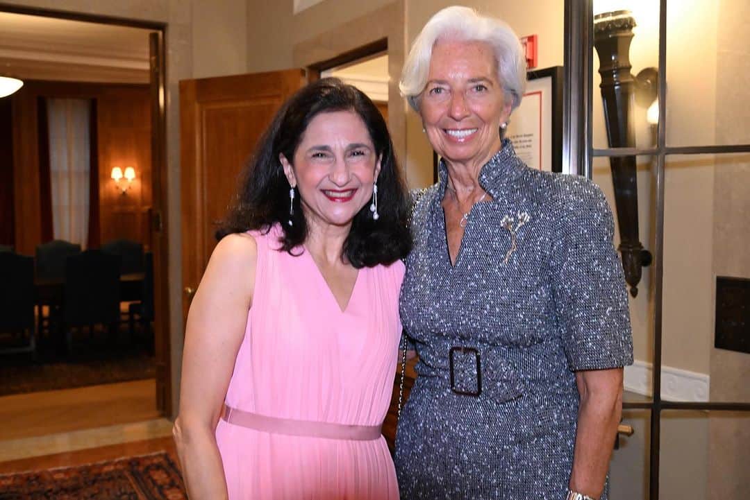 クリスティーヌ・ラガルドのインスタグラム：「It was gratifying to see Minouche Shafik, the first-ever woman President of @columbia University being inaugurated in NYC.  📸 by Columbia University」