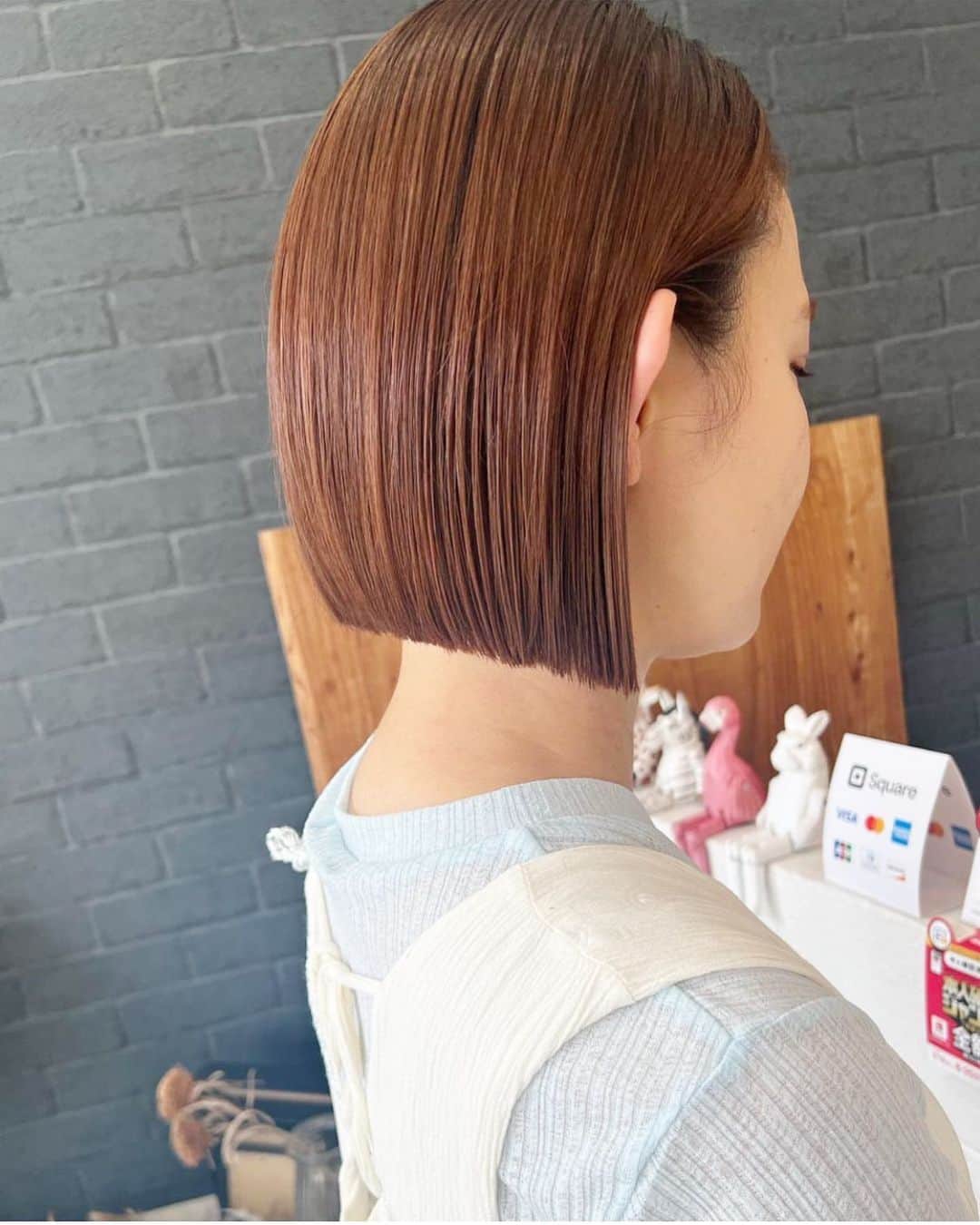 Akinori Shimizuのインスタグラム：「2do-color.  color by @ami_shimizu   アレンジカット＋グロスイルミナカラー ¥14,630〜  2do(ニド)  〒433-8123  静岡県浜松市中区幸4丁目18-19 1F TEL 053-522-8056 定休日 毎週月曜日、第3日曜日 営業時間  平日 10:00〜19:00 　　　　(カット最終受付18:00)  土日祝 9:00〜18:00 　　　　(カット最終受付17:00) 駐車場 6台あり  #浜松美容室 #浜松ヘアサロン #浜松カラー #浜松ヘアアレンジ #2do」