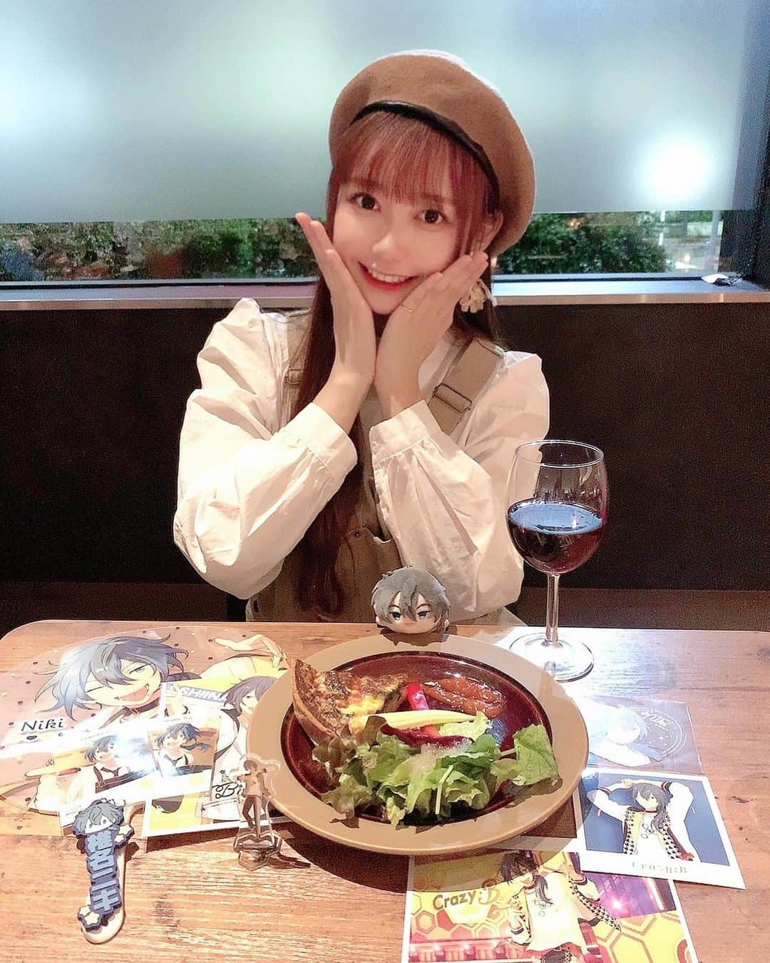 大盛真歩のインスタグラム：「😋🍽  ワインがとっても美味しかったです🍷  またCAFE CINNAMON 行きたい🥺！   #椎名ニキ誕生祭2023  #椎名ニキ   #カフェシナモン  #cafecinnamon   #あんスタ  #あんスタグラム   #あんさんぶるスターズ  #ワイン   #dinner  #instagood」