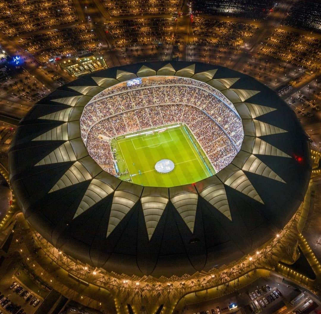 スティーヴン・ジェラードのインスタグラム：「Incredible to think that the 11 year journey to a home FIFA World Cup might have already started for some of my youth players. Hard work starts now.👏🏻🇸🇦 #saudi2034」