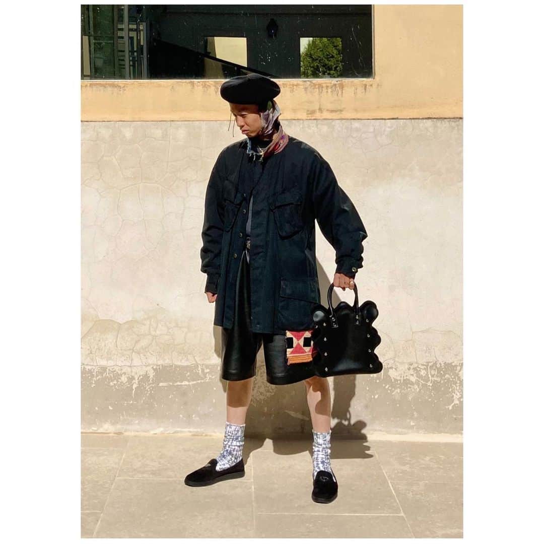 TEPPEIのインスタグラム：「…   Days in Paris 02.   jacket: Scab-One off by @undercover_lab,   pullover: Martin Margiela Artisanal⓪⑩,   shorts: @ssstein_design,   belt: @chromeheartsofficial,   béret: @bode,   scarf: @undercover_lab,   bag: @norienomoto_official,   socks: @decka_quality_socks,   loafer: @prada」