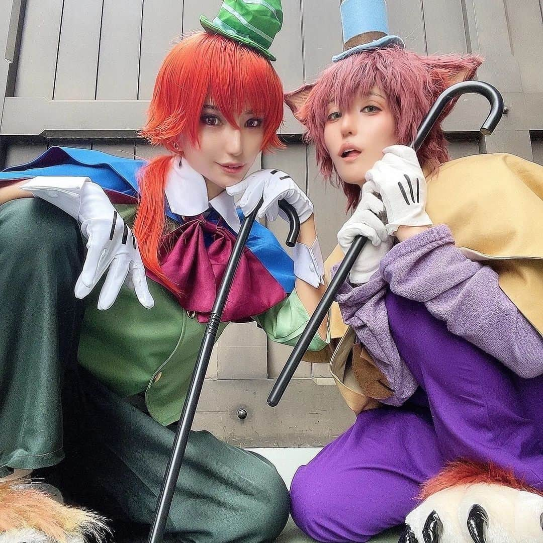 朝比奈祐未さんのインスタグラム写真 - (朝比奈祐未Instagram)「ディズニーハロウィン🎃⁡ この日は⁡映画「ピノキオ」から、キツネの #ファウルフェロー ＆ネコの #ギデオン の悪役コンビの仮装をしてきました！⁡ . フェロー様やってくれる高身長イケメンレイヤーいないかな〜とずっと思ってたから、かえるちゃんがやってくれることになって本当に嬉しかった！🥹⁡⁡ 10年Dハロ仮装やってて初めての擬人化だし、メイクもポーズも表情もやったことないものだらけだったけど、めちゃめちゃ楽しかったです〜🎶⁡⁡ たくさん⁡のお声かけありがとうございました(なぜかいつもよりアジア系の外国人の方からお声かけ頂くことがとても多かった)！ ⁡⁡. 小物以外の衣装は毎度おなじみ、晃ちゃん(@akira.toya )にオーダーさせて頂きました！ ⁡どちらかというと映画よりもパーク内にいるギデちゃんに寄せた仮装にしたかったから、シルエットがまんますぎて感動！🥺⁡⁡⁡⁡⁡ ⁡いつも本当にありがとう💕⁡ ⁡.⁡ すばらしいカメラキャストさんに出会えていい写真がたくさんありすぎるので、まずはスマホで撮ってもらったものと自撮りだけ載せておきます🦊🐱⁡⁡⁡⁡ ⁡※小道具のステッキは仮装のルールにより60cm以内に収めてます！⁡ ⁡. ⁡かえるちゃんありがとねー！ベイマ併せもよろしく🫶⁡ ⁡@k.kaeru  ⁡.⁡ ⁡.⁡ ⁡. ⁡#Dハロ #Dハロ仮装2023 #Dハロ仮装 #コスプレ #コスプレイヤー #ディズニー #ディズニーランド #ディズニーハロウィン #ピノキオ #朝比奈祐未 #disneyland #Disney #disneyhalloween #halloween  #halloweencostume #tokyodisneyland #cosplay #pinocchio #foulfellow #honestjohn #gideon #tdl #tdr」10月5日 21時48分 - yumi_asahina