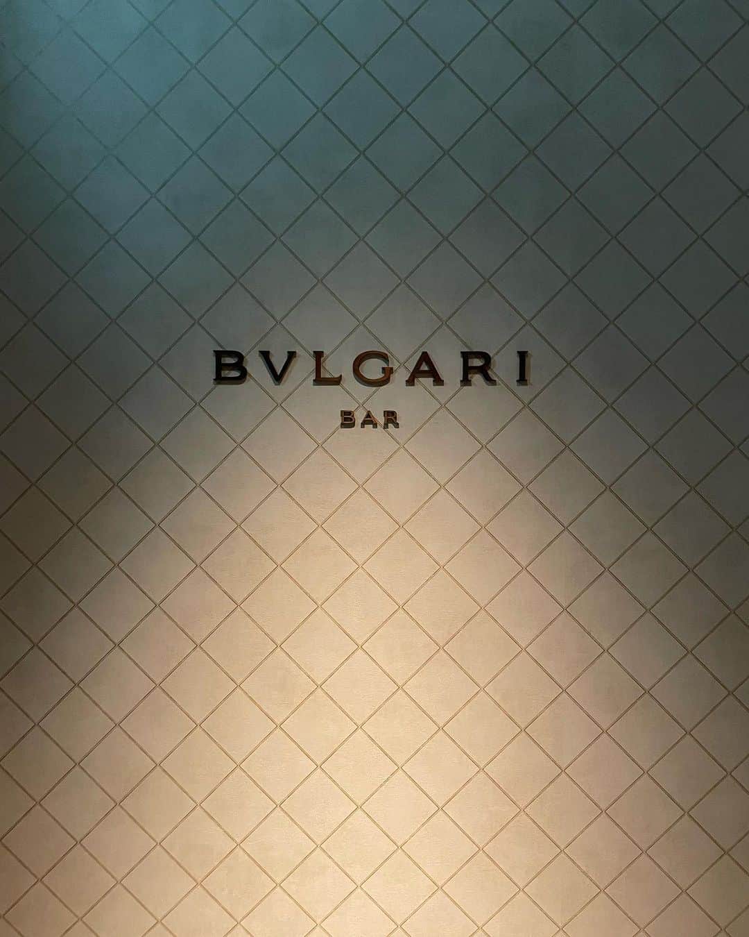 横田彩夏さんのインスタグラム写真 - (横田彩夏Instagram)「📍BVLGARI Bar @八重洲ミッドタウン  日本じゃないみたいでリピ確  #BVLGARIBAR#BVLGARI#BVLGARIHOTEL#TOKYO#TOKYOSTATION」10月5日 21時50分 - picowestwood