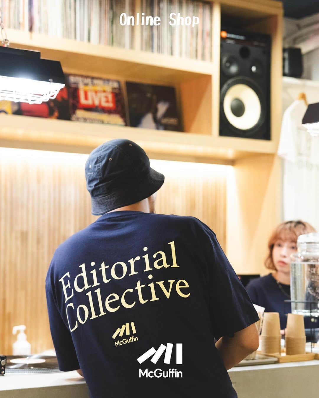 のインスタグラム：「⚡McGuffin公式グッズ販売⚡  【McGuffin公式 Tシャツ（NAVY）販売中！】 Haciendaを舞台としたコンセプト動画  McGuffinが手掛けるマーチャンダイジングブランド 『Editorial Collective 』が始動！ 第一弾はTシャツ以外にもロンT、バッグ、パックT、ソックスなど様々な商品を用意！   販売サイトは プロフィール欄のURLをチェック！  男女兼用  着用サイズ　  男性モデルXL  女性モデルM   各アイテムの着用モデルはMcGuffinとゆかりのある ショップ、ミュージシャン、クルーに出演頂きました！   ◯Special Thanks  『Hacienda』  IG： @hacienda_tokyo  モデル： @chi_darumakebarikai_  　　　　　@sasarisa0110   #mcguffin #fashion #hacienda #ファッション #hiphop #rap #street #cafe #coffee」