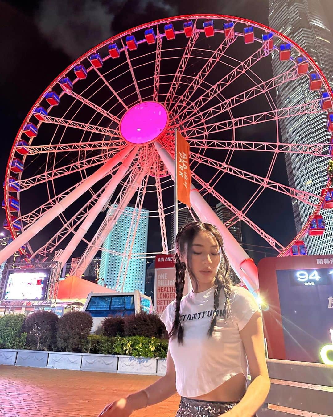 松岡李那さんのインスタグラム写真 - (松岡李那Instagram)「Night walk with @myname_is_meko  🎡🐶💕⚓️🚢Chill~☺️✨ #毎日投稿challenge  @linahxoxo 💕 #instantfunk #autumnvibes🍁」10月5日 22時00分 - linahxoxo