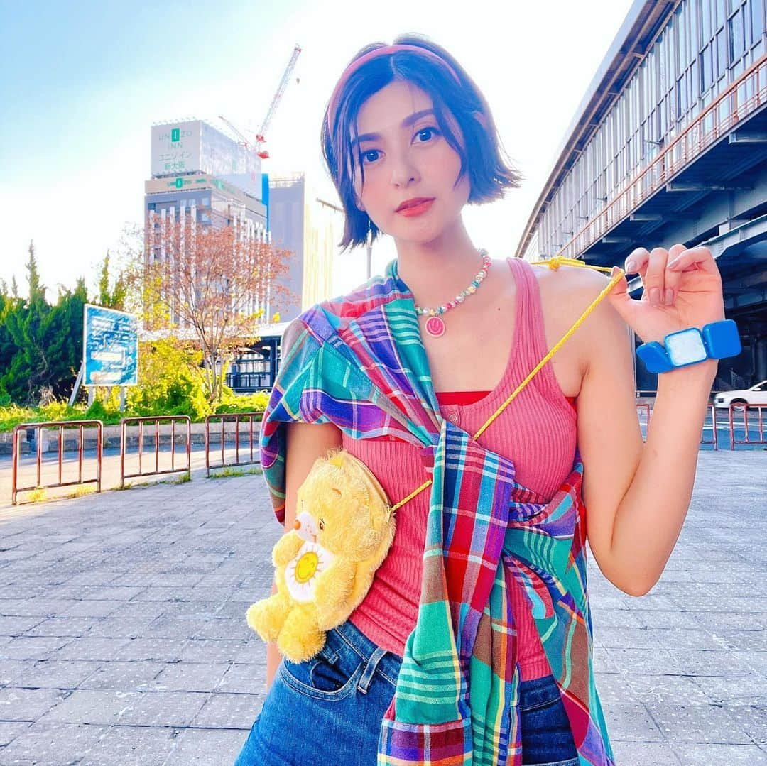 石井美絵子のインスタグラム：「フィンランドで買った 花柄リュック🎒🌼✨ ケアベアちゃんと相性よい🥰  ーーー #古着コーデ #古着女子 #古着mixコーデ #古着好き #カラーコーデ #カラフルコーデ #カラー好き 派手好き #カラフル好き #170cmコーデ #派手コーデ #派手服 #派手女子 #古着ファッション #高身長女子 #fashiongram #fashionlovers #vintagefashion #vintagelovers #colorfashion #colorfullife #ミカコのフク」