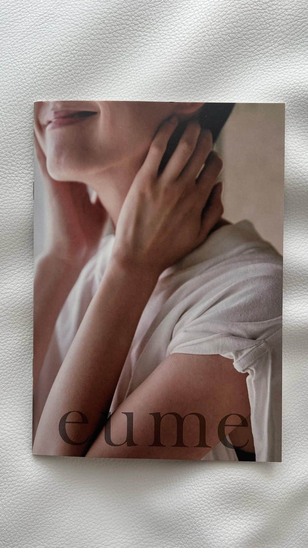 のインスタグラム：「✨  10/5 22時予約開始！ @eume_official  セルフケアボックス11月号の中身を紹介します！  私のセレクトしたお気に入りアイテムが7点入った、 自分に癒しをプレゼントしたくなるようなBOX。  定期購入　10,000円 単品購入　12,000円 (総額16,664円分入っております🤫)  #セルフケアボックス #PR」