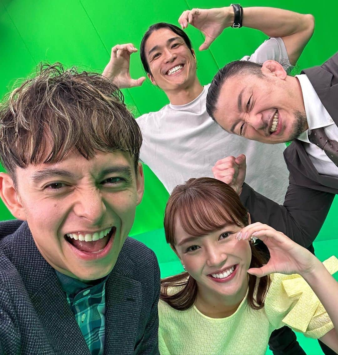 森千晴さんのインスタグラム写真 - (森千晴Instagram)「このあと23時〜BS11「ワールドスポーツCLIP supported by U-NEXT」初回放送！  収録終わりの様子🔥💪  今回は、 男子ゴルフ #PGA ・ バスケ #EASL・ #ベラトール の3本立て！  総合格闘技・元修斗世界ウェルター級王者 #川尻達也 さんにベラトール解説をしていただきました！ベラトール、カッコよかったー！！  ぜひご覧ください！ #ハリー杉山　#中野玄　#森千晴  #衣装協力　#PR tops、skirt @_bluelea_  accessory @ss_accessory  shoes @kanematsu_official」10月5日 21時55分 - mori.chiharu