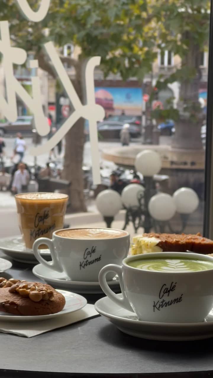 のインスタグラム：「Embracing a delightful break with a magical view  of Paris 🍰✨ - 👉 Café Kitsuné Louvre 2 place André Malraux, 75001 Paris Monday-Sunday: 8:00am-6:30pm」