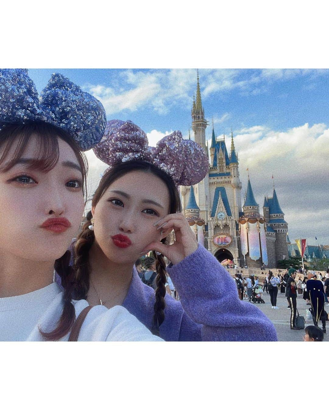 みなみさんのインスタグラム写真 - (みなみInstagram)「6年振りのディズニー！！🏰🐭🖤  お目当ての メープルパンプキン味のチュロス 食べれて悔いなし🎃 次はクリスマス絶対いくっっっ！！  #ディズニー #ハロウィン」10月5日 21時55分 - mn2ddy