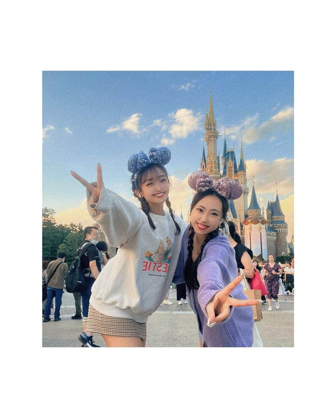 みなみさんのインスタグラム写真 - (みなみInstagram)「6年振りのディズニー！！🏰🐭🖤  お目当ての メープルパンプキン味のチュロス 食べれて悔いなし🎃 次はクリスマス絶対いくっっっ！！  #ディズニー #ハロウィン」10月5日 21時55分 - mn2ddy