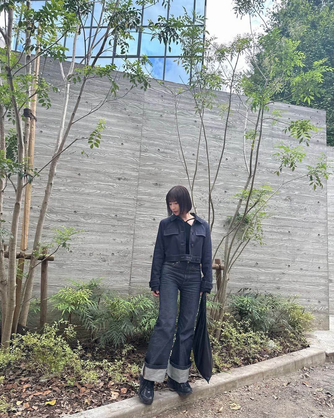 のインスタグラム：「秋感じて来た🍂 最近のお洋服はカジュアルめです🖤」
