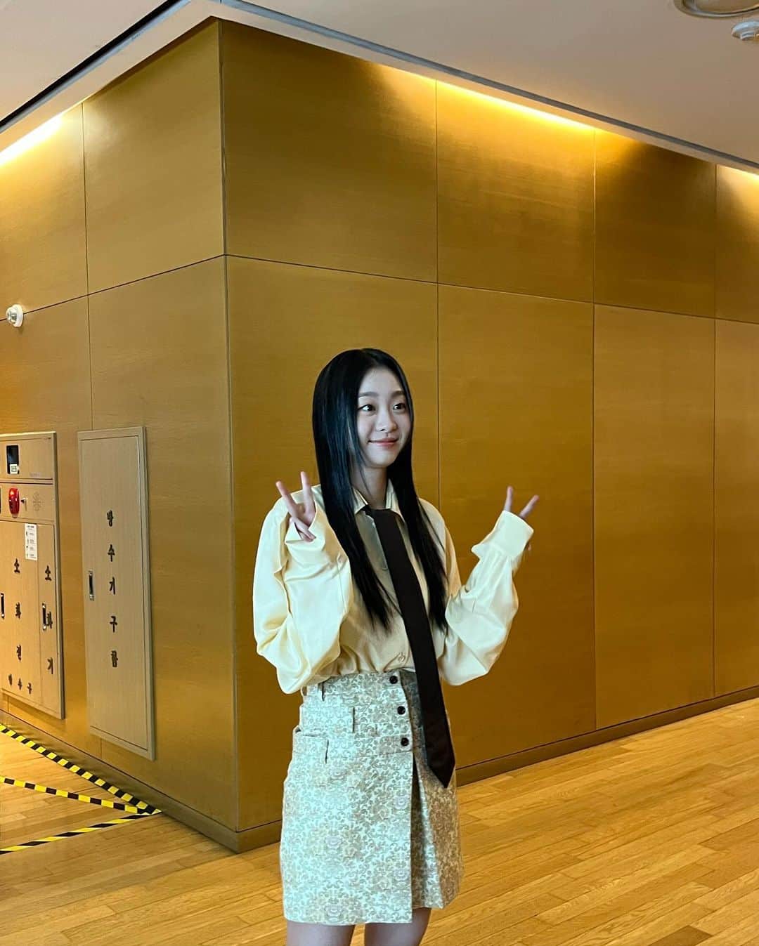 キム・ダミさんのインスタグラム写真 - (キム・ダミInstagram)「🫣🤭👋」10月5日 21時59分 - d_a___m_i