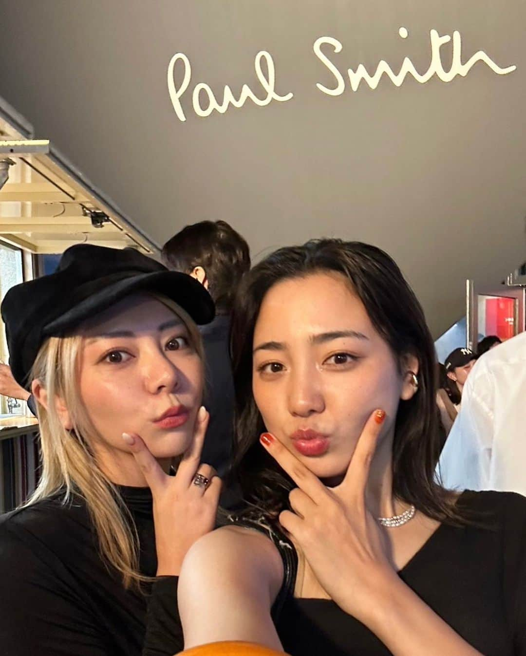 ベイビーリオンさんのインスタグラム写真 - (ベイビーリオンInstagram)「. @paulsmithjapan @paulsmith ❤︎  　　　STRIPE, UNFOLDED . #stripeunfolded #paulsmith #tokyo」10月5日 21時59分 - baby__lion