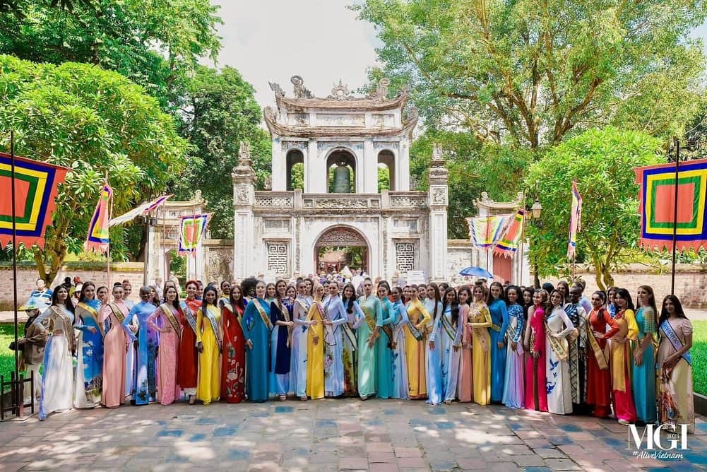ミス・グランド・ジャパンさんのインスタグラム写真 - (ミス・グランド・ジャパンInstagram)「Another important landmark of Hanoi is the 𝗧𝗲𝗺𝗽𝗹𝗲 𝗼𝗳 𝗟𝗶𝘁𝗲𝗿𝗮𝘁𝘂𝗿𝗲. This is the first university in Vietnam, which ages more than a thousand years old. ✨  #MGI2023 #AliveVietnam #Staynex #CollagenElasten #Aratawellness  .  #MGI #GrandExperiences #MissGrandInternational #MissGrandInternational2023  #WeAreGRANDthe1andOnly #missgrandjapan  #ミスグランドジャパン  #ミスグランドインターナショナル  #ハノイ」10月5日 22時09分 - missgrandjapan