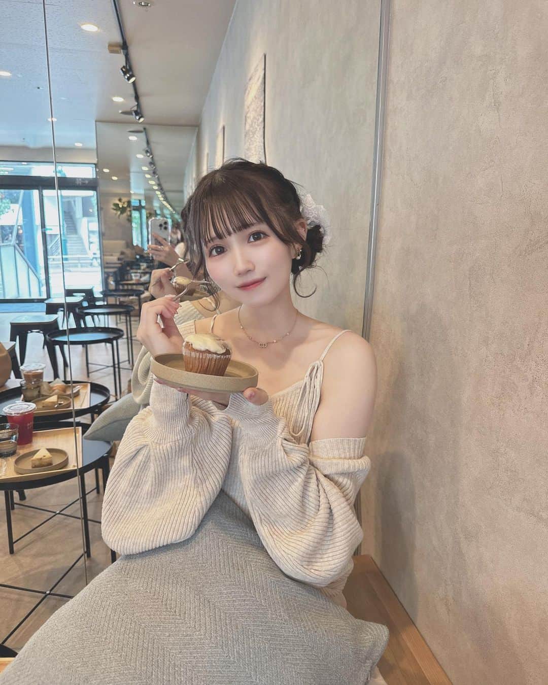 青葉ひなりさんのインスタグラム写真 - (青葉ひなりInstagram)「みんなのおすすめのカフェ教えて☕️❤︎  #渋谷カフェ #sharkcoffee  #japanesegirl #japaneseidol #色素無 #いいね返し #follow#オシャレカフェ #cafe #都内カフェ#fashion  #instagood」10月5日 22時01分 - hinari_festive