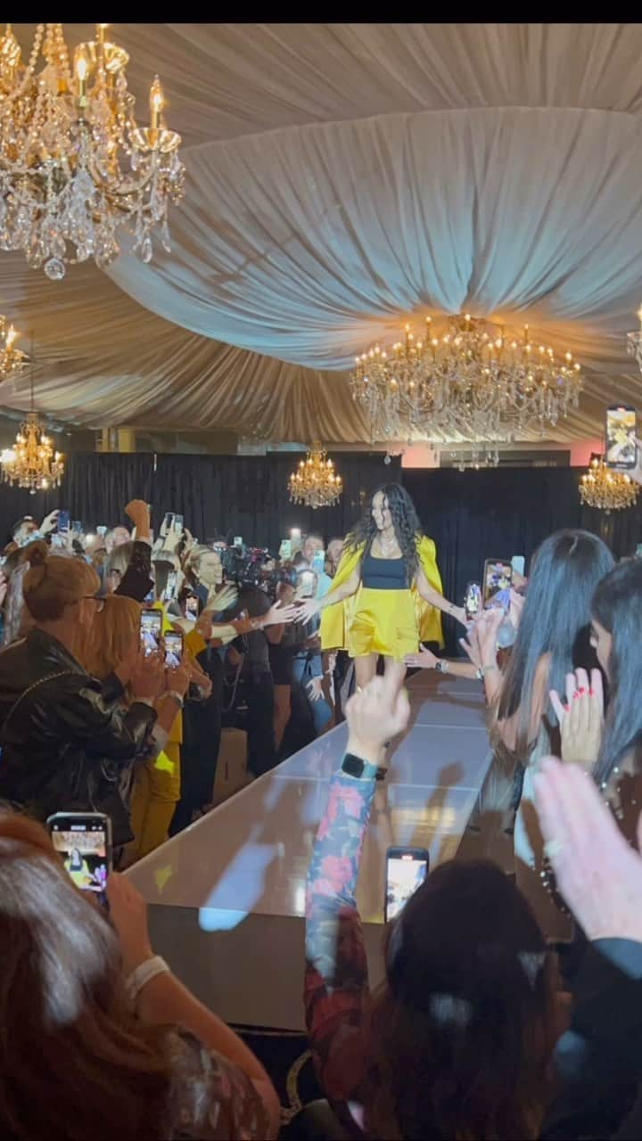 のインスタグラム：「What a dream🫶🏼 can’t even begin to describe the energy in that room last night for @envybymg It was truly unbelievable♥️  I know you watched me build this business from the ground up and I could not be more grateful for all of your support. Thank you @jasonjani @sceeventgroup for helping me put this together. My beautiful models who I loved watching shine @briellepollaramua for the amazing make up/hair team @thegramercynj it was all 🔥 #rhonj #envybymg」