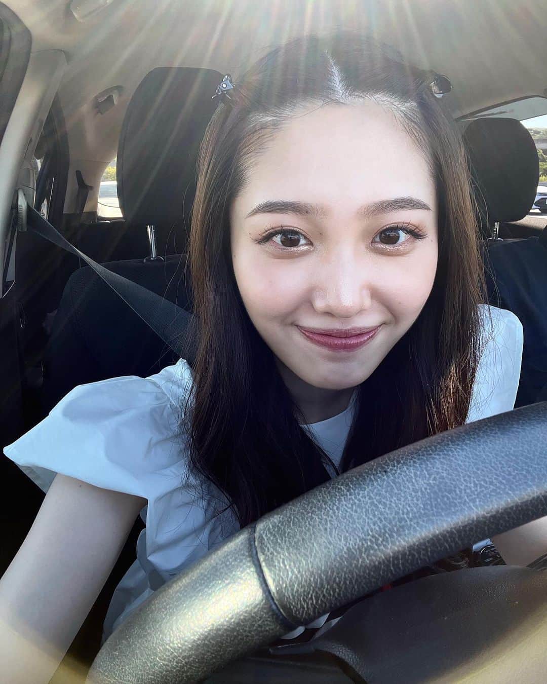 のインスタグラム：「夏の思い出たち🌺 家族とドライブ行った写真✌︎  また行きたいなぁ〜〜  最近寒くなってきましたね。 皆さま体調には気をつけてください！  #グレイル #グレイルコーデ #グレイル購入品 #カーゴパンツ #カーゴパンツコーデ #grl購入品 #grlコーデ #ディズニー #ディズニーコーデ #ディズニーランド #ディズニーカチューシャ #ディズニーグルメ #東京ディズニーランド #カメラ #デジカメ #藤江萌  #tokyodisneyland #grl #uniqlo #calvinklein #canon #ropepicnic #japanesegirl #vlog #tiffanyandco」