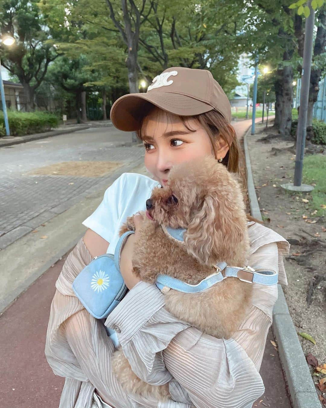 岩下えみのインスタグラム：「⁡ おさんぽ🐶𖤣𖥧𖥣｡ ⁡」