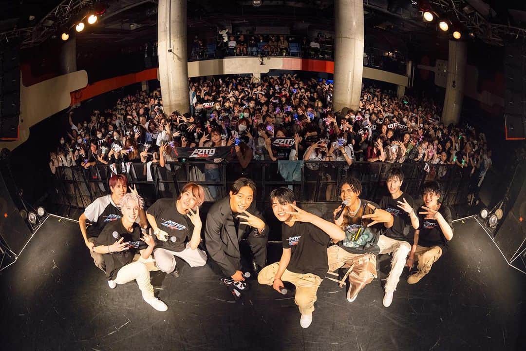 のインスタグラム：「Maison B -AZITO- ありがとうございました！  最高の盛り上がりでした🔥  次回12/7(木)はなんと、 Maison BとKEN THE 390の2Man Liveです📢  僕もしっかりライブするので、 ご来場お待ちしています！  #MaisonB #AZITO」